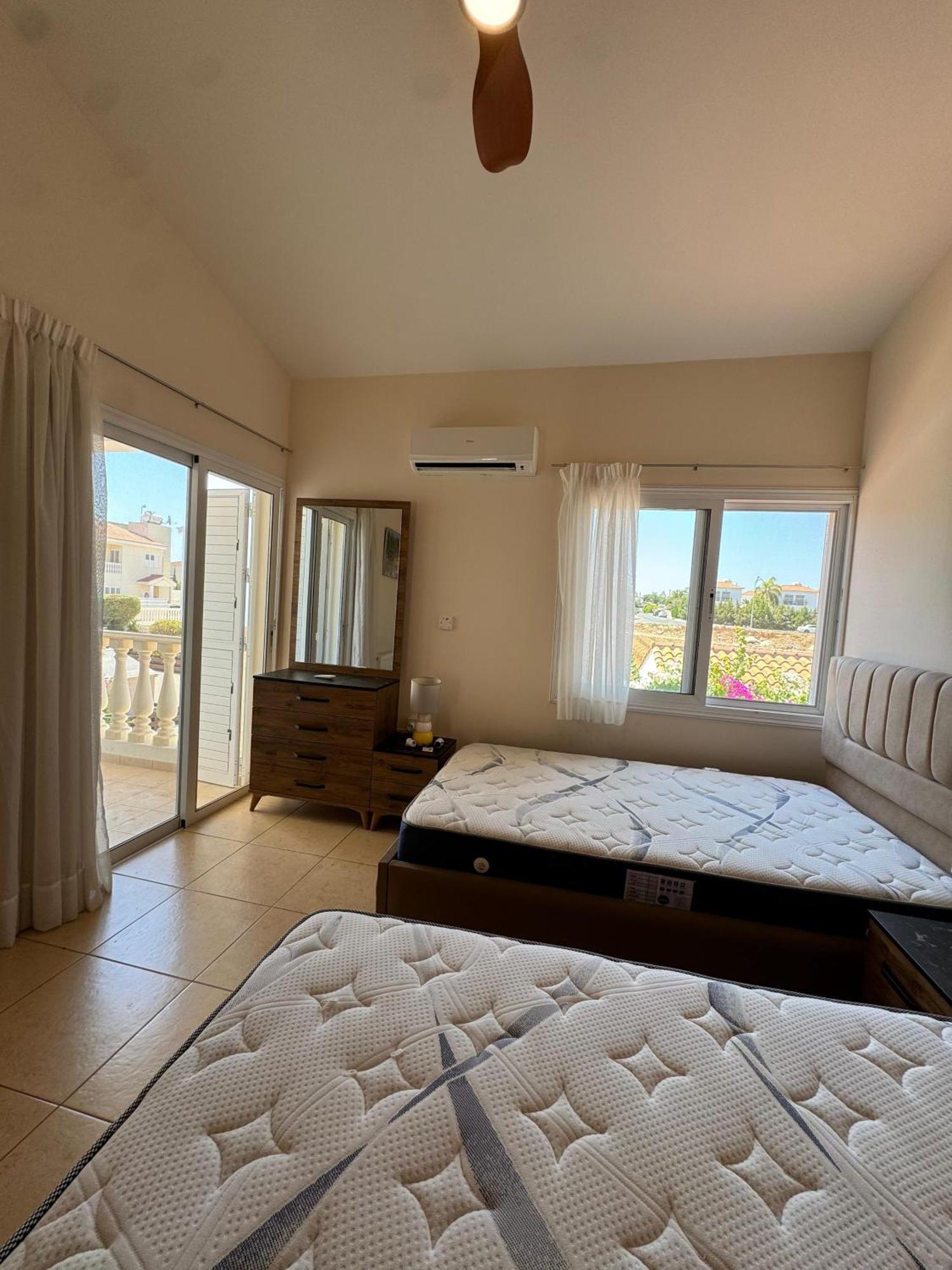 Villa Dafni Paralimni Exteriör bild